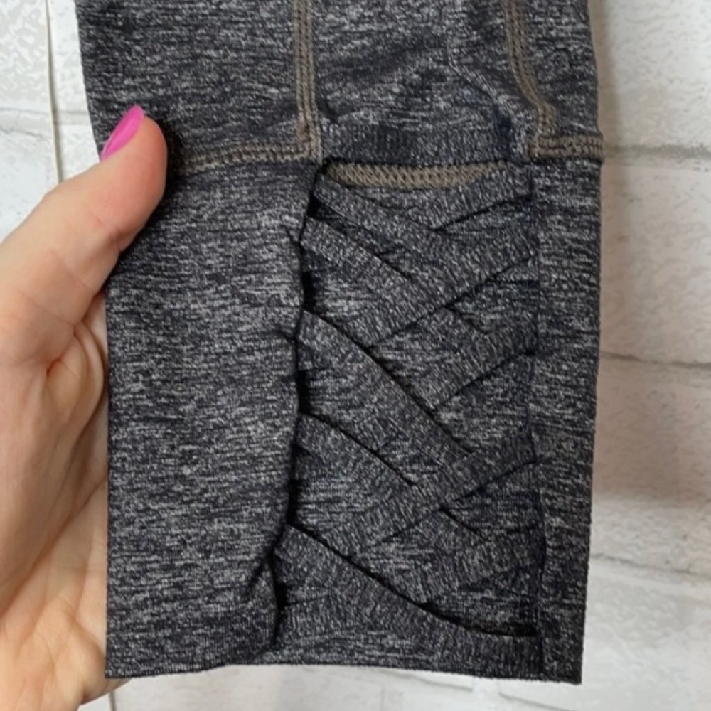 Athleta Criss Cross Heathered Grey Capri Legging - Picture 5 of 12